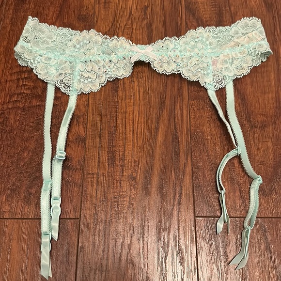 NWT- Victoria’s Secret Garter- XS/S - Picture 1 of 11